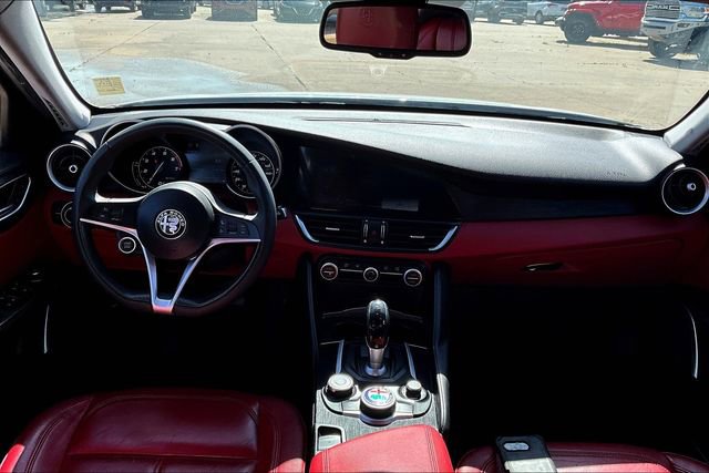 Used 2019 Alfa Romeo Giulia image 7
