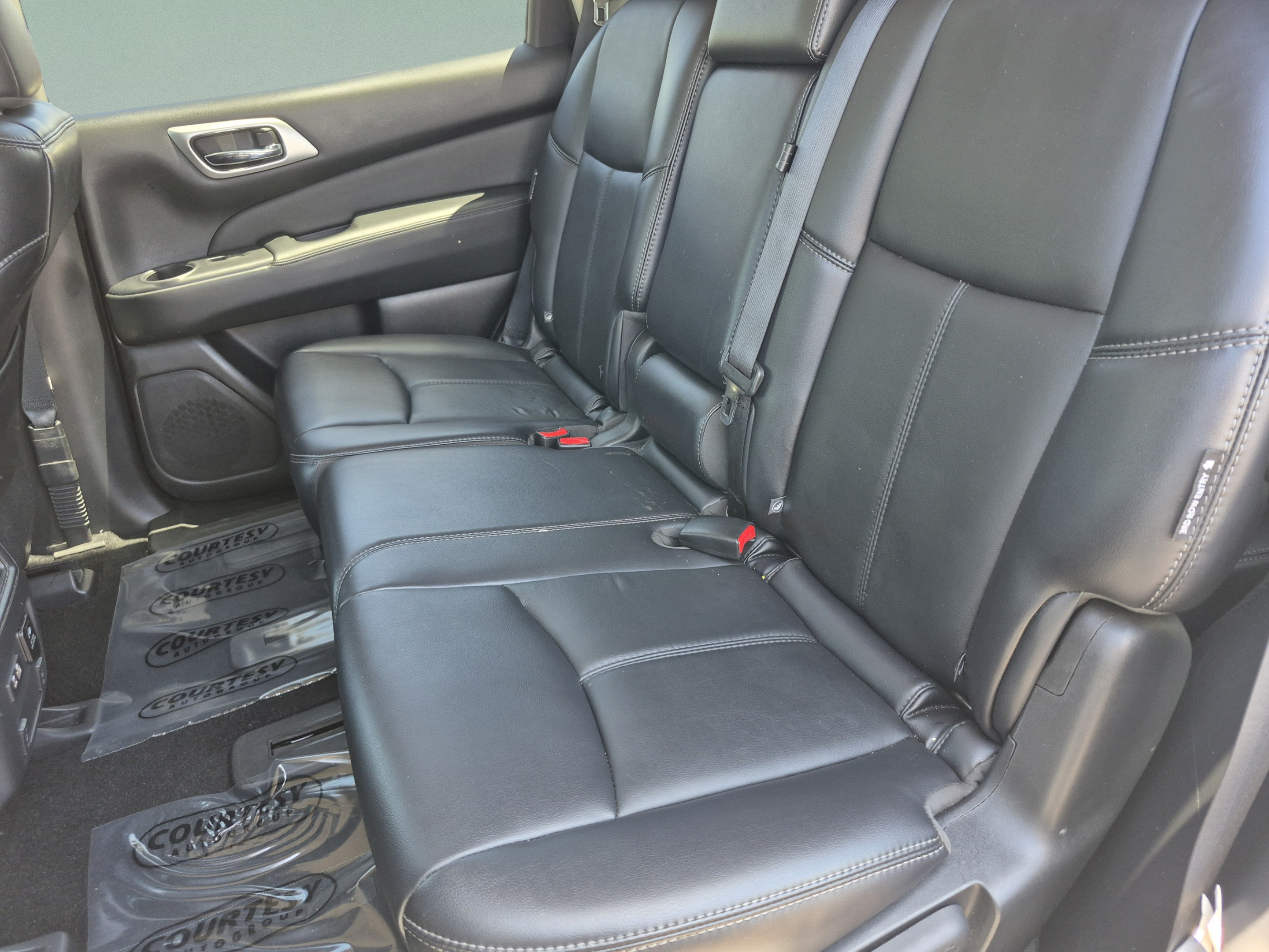 Used 2019 Nissan Pathfinder SL FWD image 19