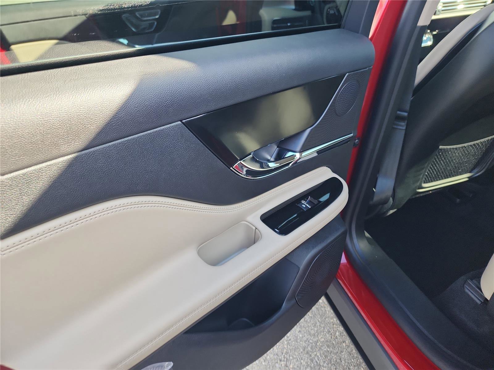 New 2026 Lincoln Corsair Premiere image 16