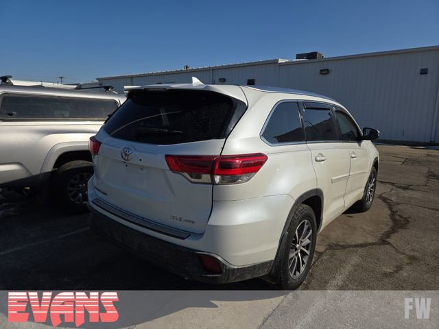 Used 2017 Toyota Highlander XLE image 4