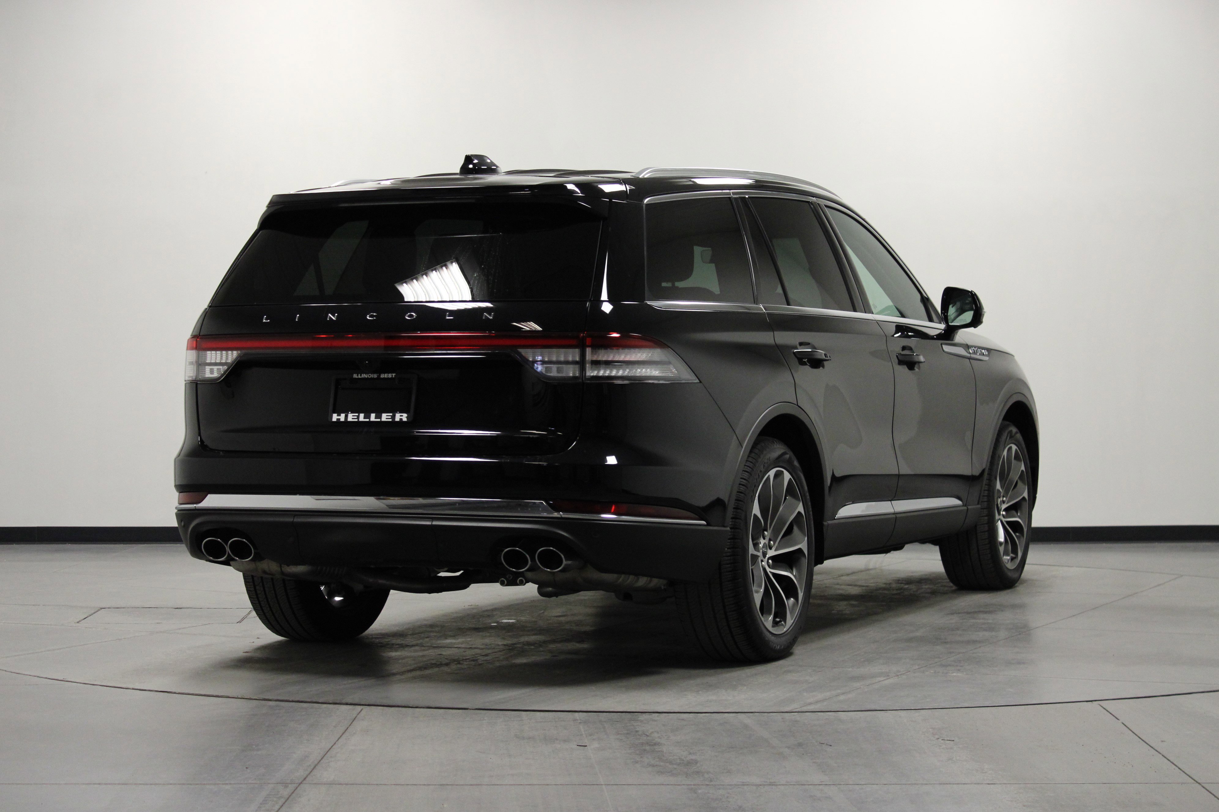 Used 2025 Lincoln Aviator Reserve w/ Illumination Package image 4