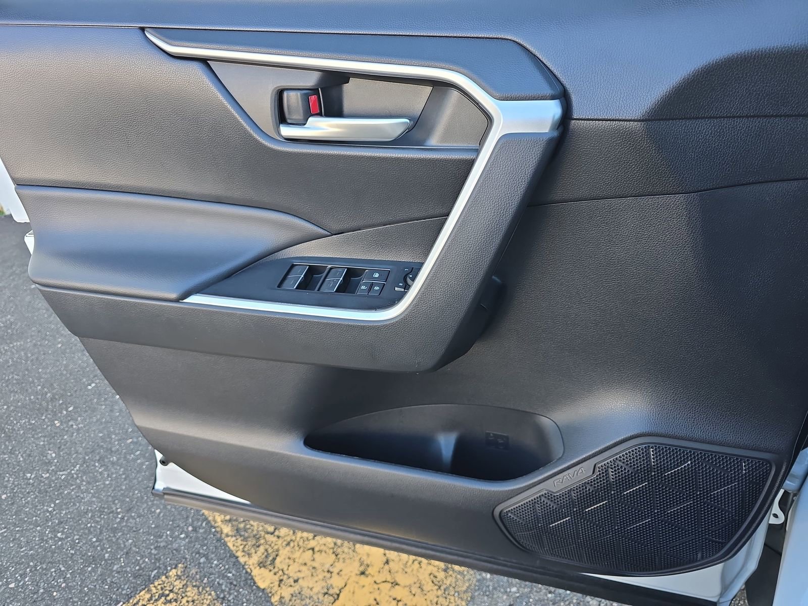 Used 2024 Toyota RAV4 XLE image 31