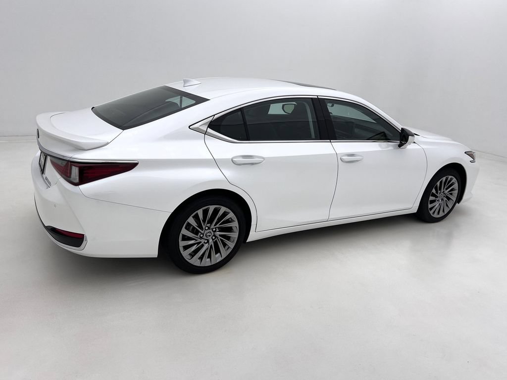 Used 2025 Lexus ES 300h w/ Luxury Package FWD image 6
