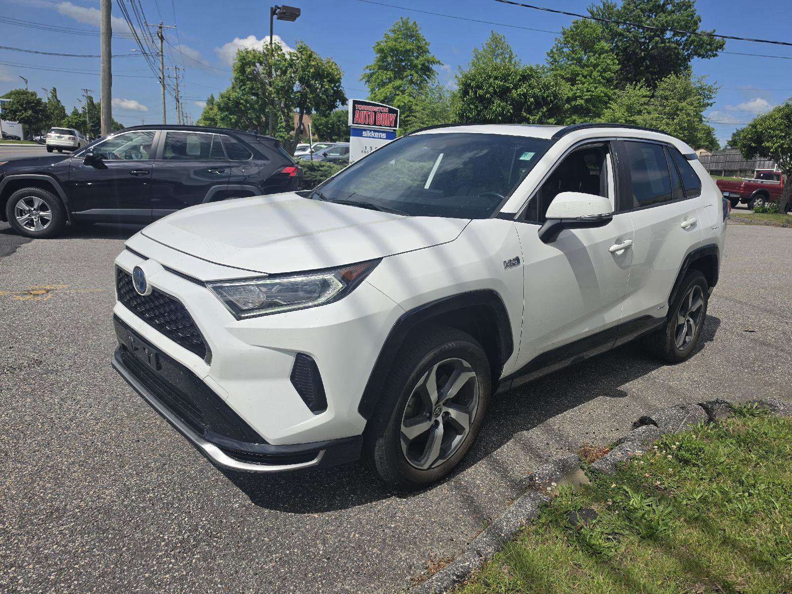 Used 2021 Toyota RAV4 SE w/ Weather & Moonroof Package AWD/4WD image 7