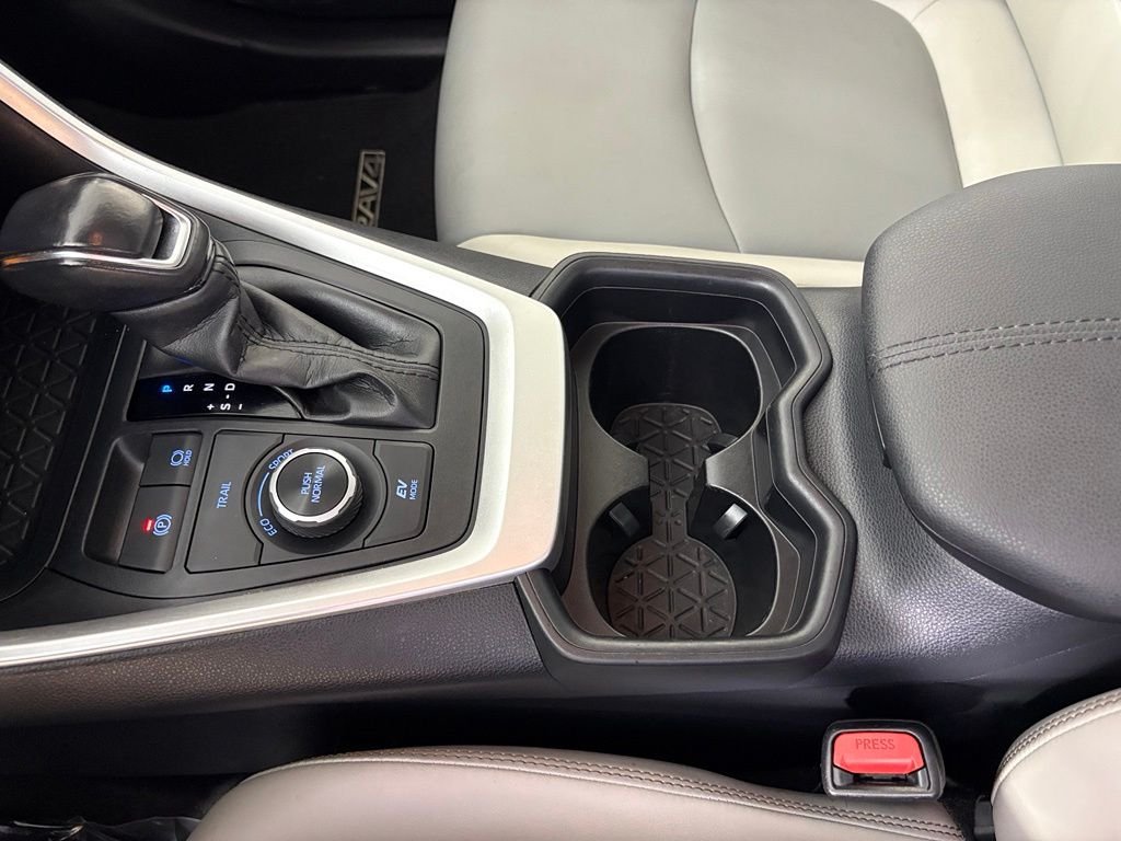 Used 2021 Toyota RAV4 XLE Premium AWD/4WD image 31