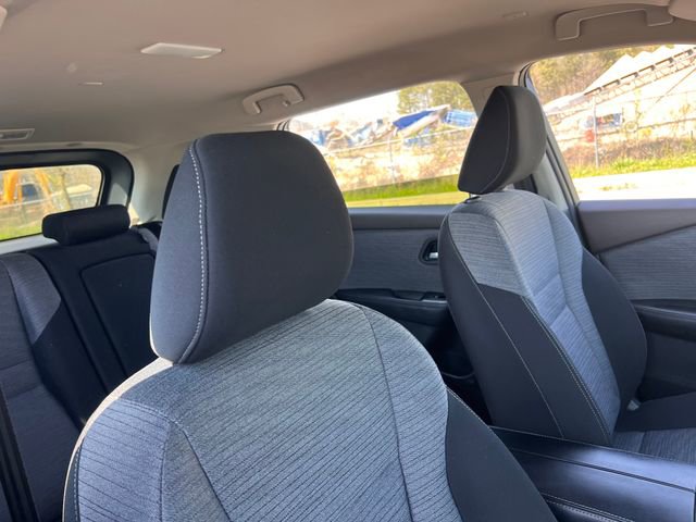 Used 2023 Nissan Rogue SV FWD image 31