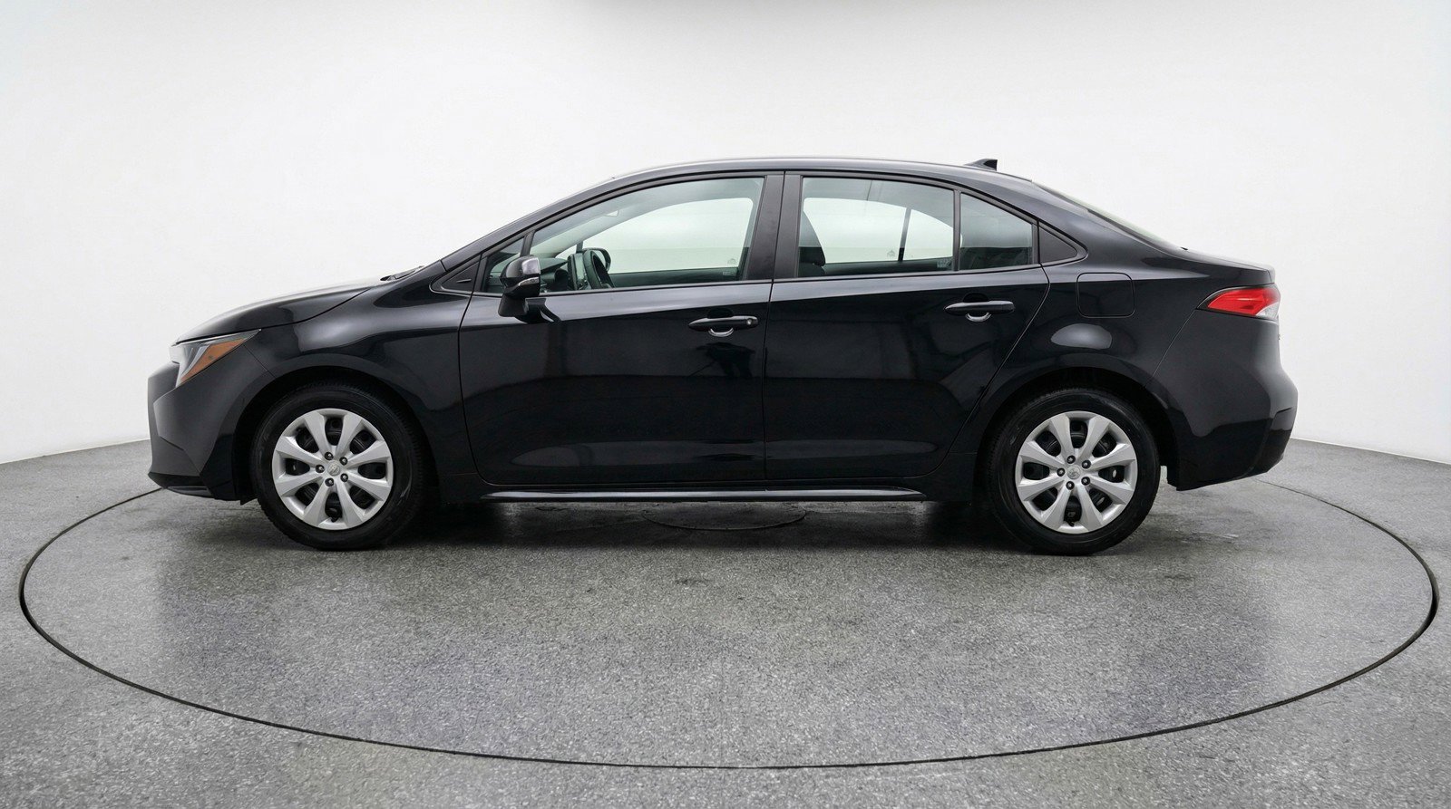 Used 2025 Toyota Corolla LE image 5