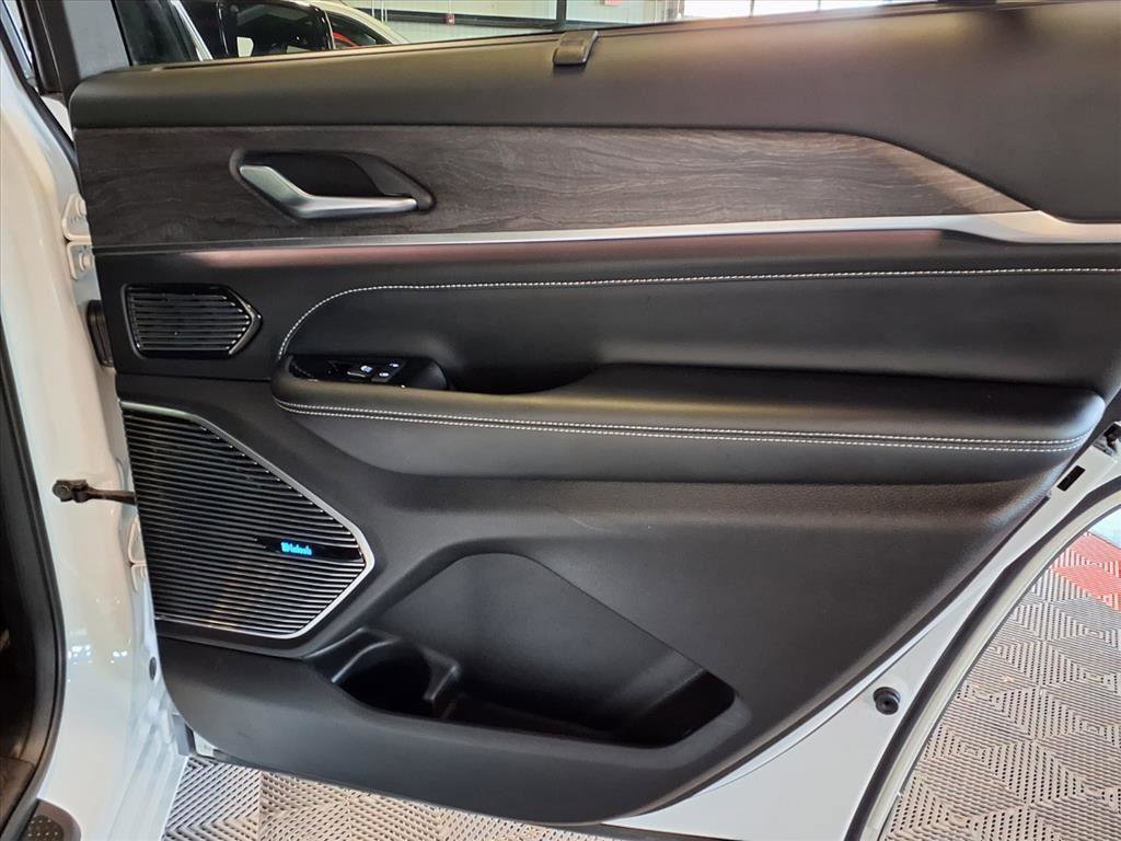 Used 2021 Jeep Grand Cherokee L Overland w/ Luxury Tech Group IV image 13