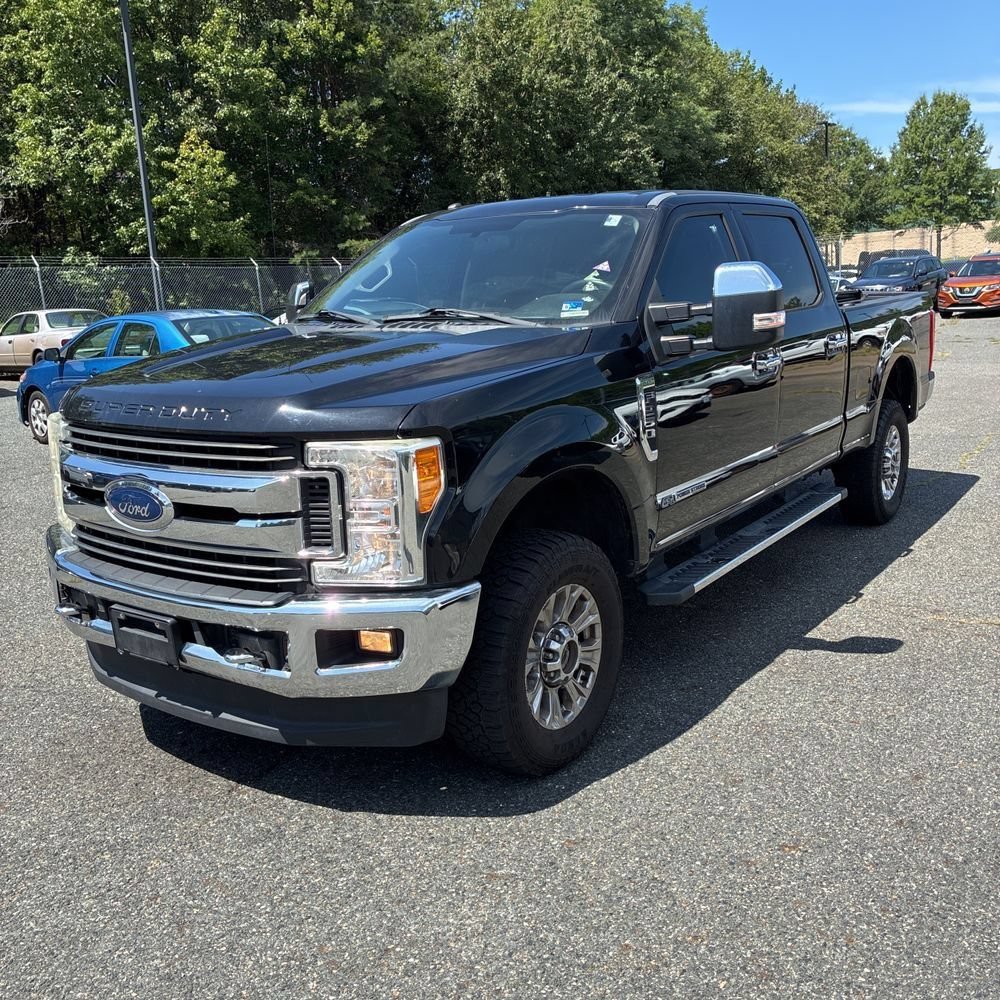 Used 2017 Ford F250 XLT w/ XLT Premium Package AWD/4WD image 2