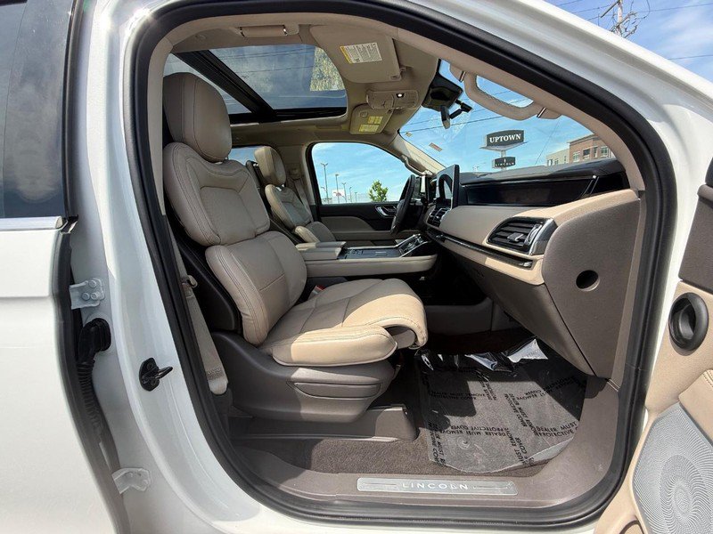Certified 2024 Lincoln Navigator Reserve AWD/4WD image 13