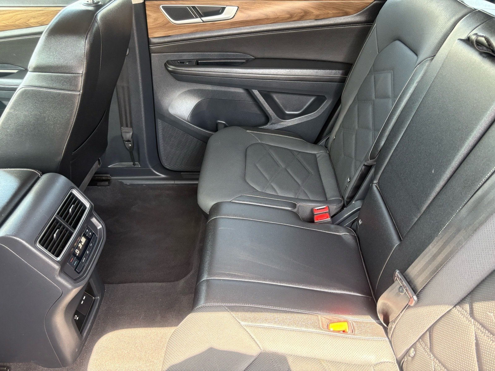 Used 2025 Volkswagen Atlas SE AWD/4WD image 14