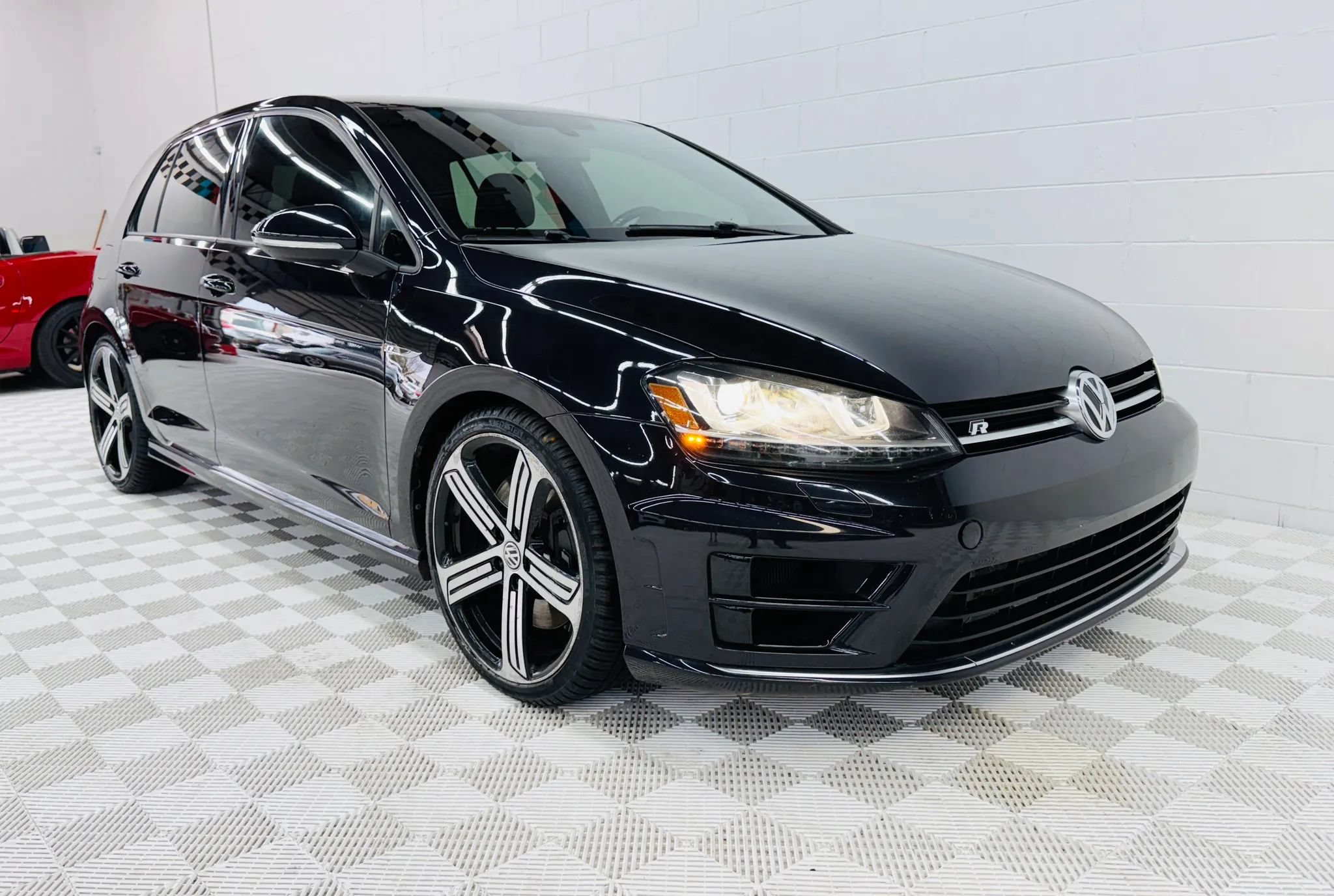 Used 2016 Volkswagen Golf R 4-Door AWD/4WD image 20