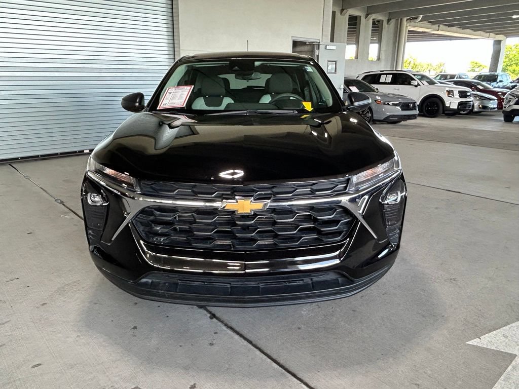 Used 2025 Chevrolet Trax LS FWD image 8