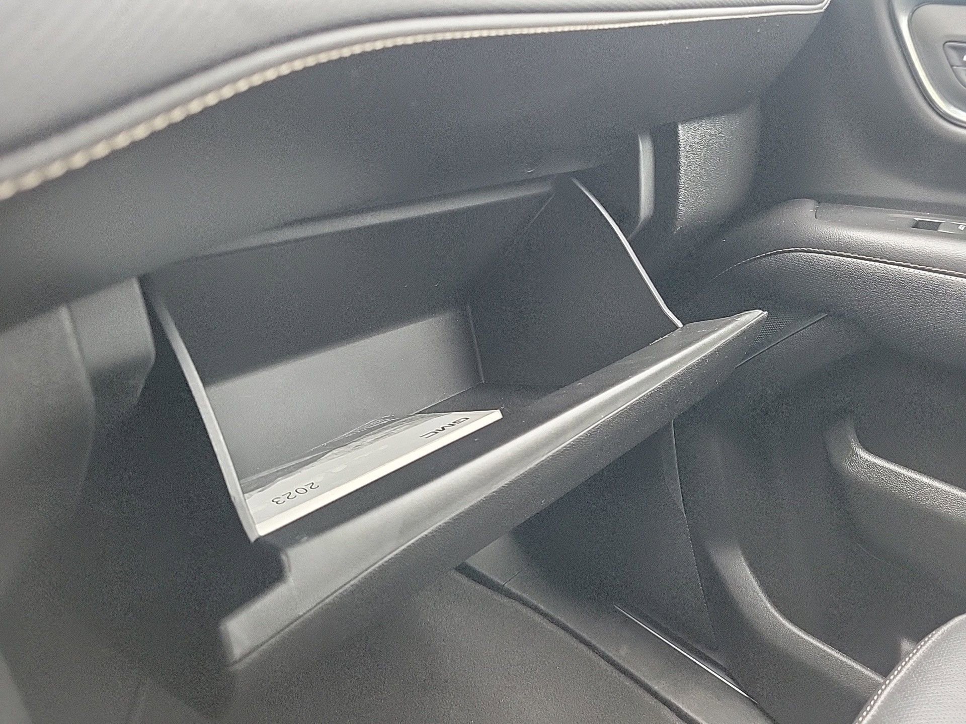 Used 2023 GMC Yukon SLT image 23