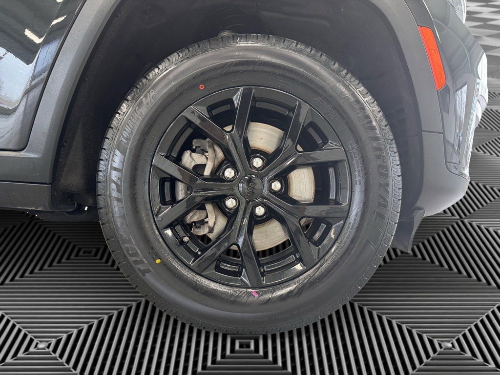 Used 2024 Jeep Grand Cherokee L Laredo image 10