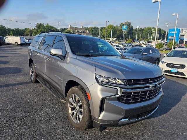Used 2022 Chevrolet Suburban LT w/ Luxury Package AWD/4WD image 1
