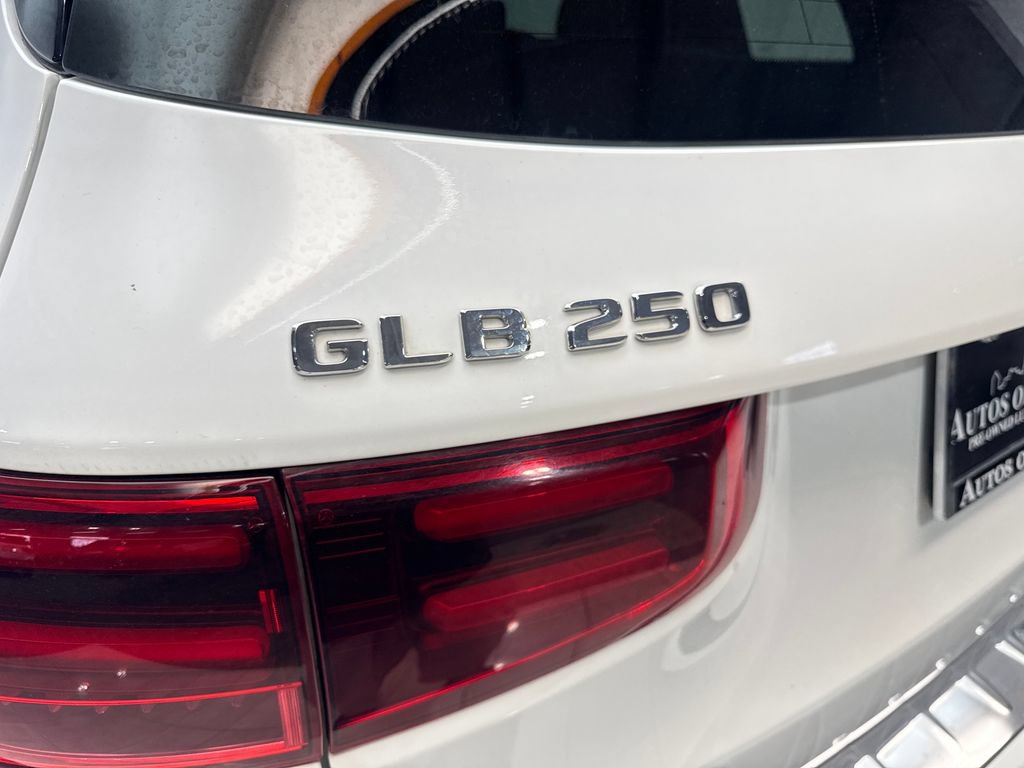Used 2025 Mercedes-Benz GLB 250 w/ Exclusive Package image 23