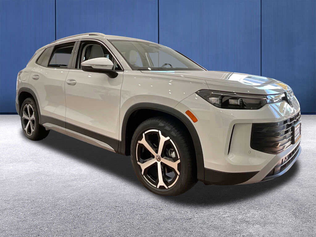 New 2025 Volkswagen Tiguan SE image 16