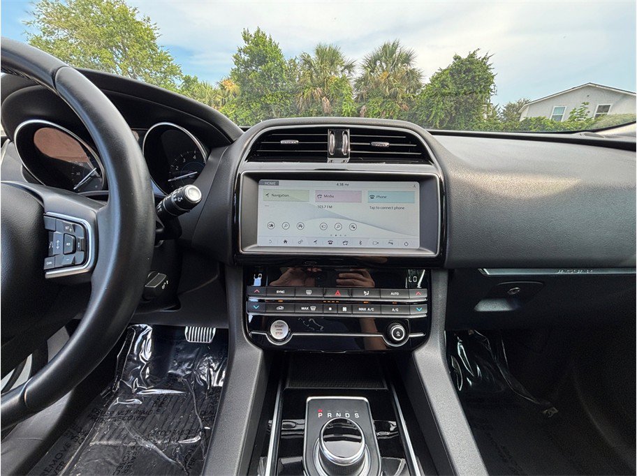 Used 2019 Jaguar F-PACE Premium AWD/4WD image 11