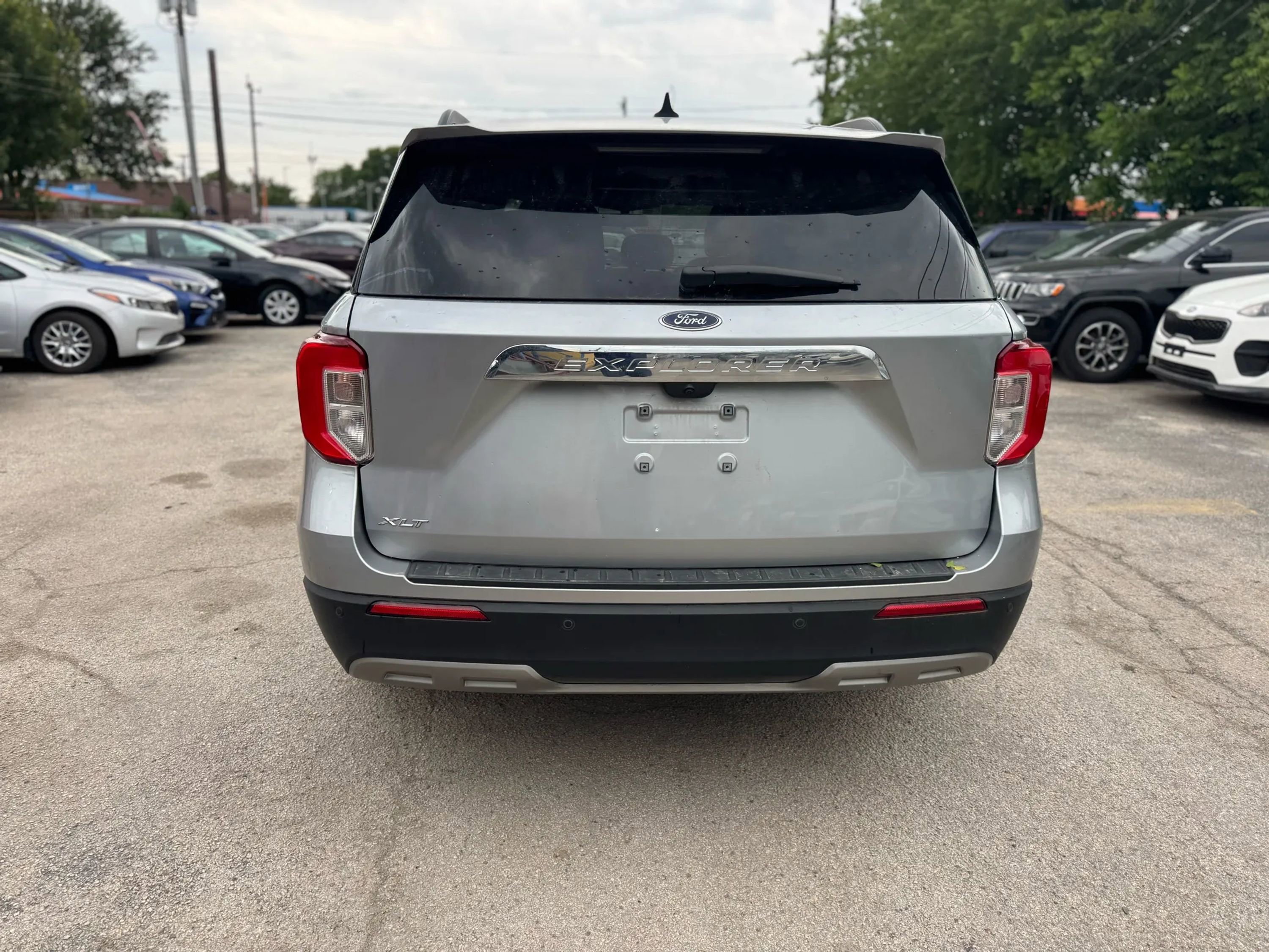 Used 2023 Ford Explorer XLT w/ Equipment Group 202A image 9
