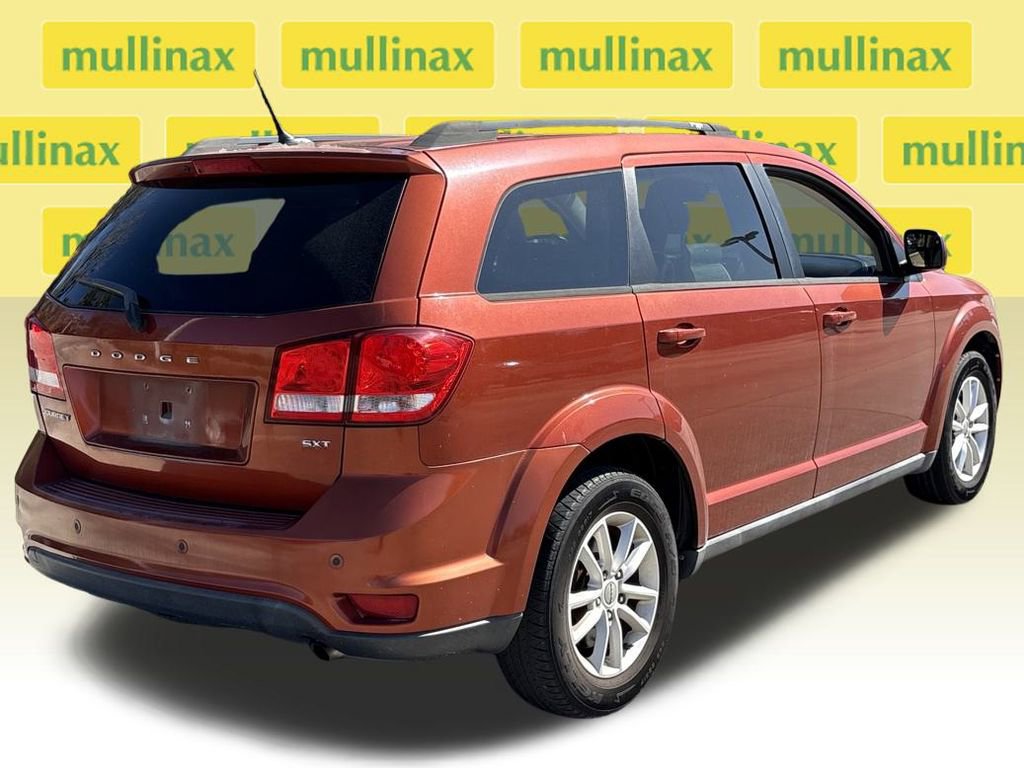 Used 2013 Dodge Journey SXT w/ Flexible Seating Group image 4