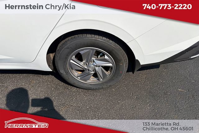 Used 2024 Hyundai Elantra SE FWD image 21