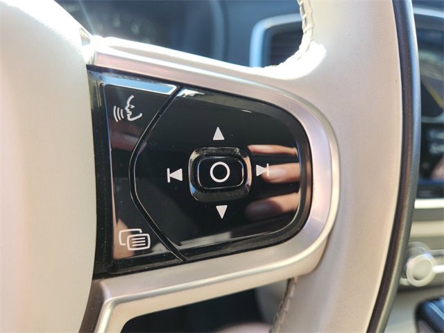 Used 2020 Volvo XC90 T6 Momentum image 25