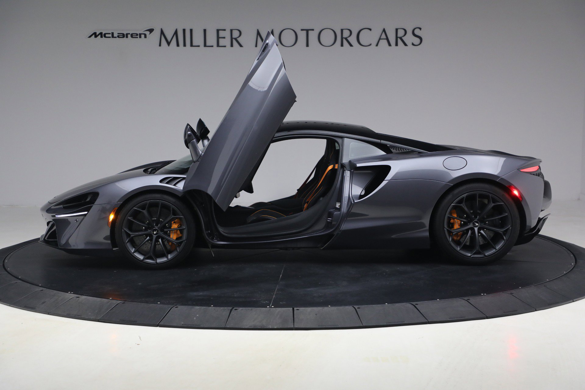 Used 2024 McLaren Artura image 16