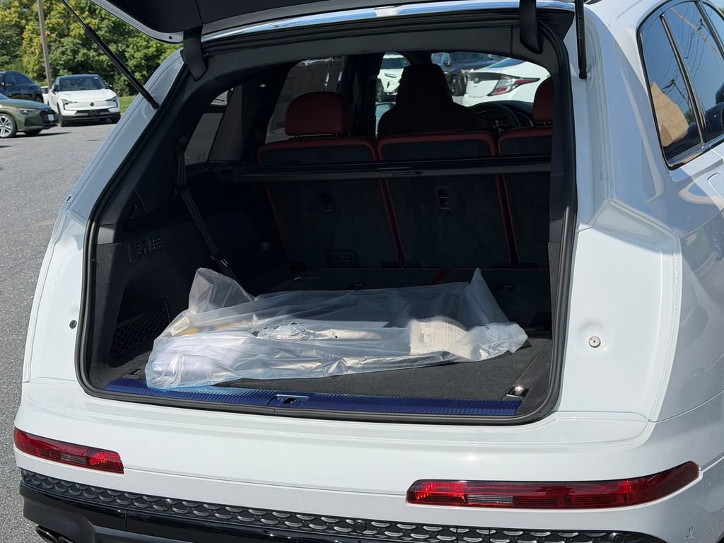 New 2026 Audi SQ7 Premium Plus AWD/4WD image 13