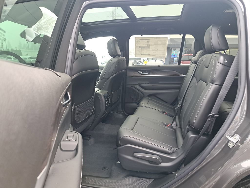 New 2025 Jeep Grand Cherokee L Limited w/ Luxury Tech Group II image 13