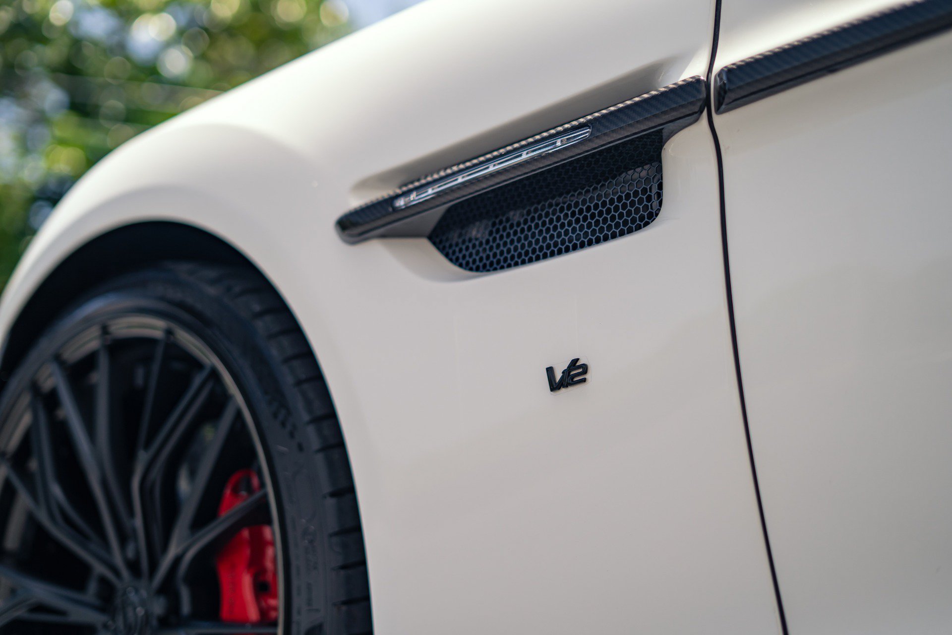 Used 2015 Aston Martin Vanquish Coupe RWD image 21