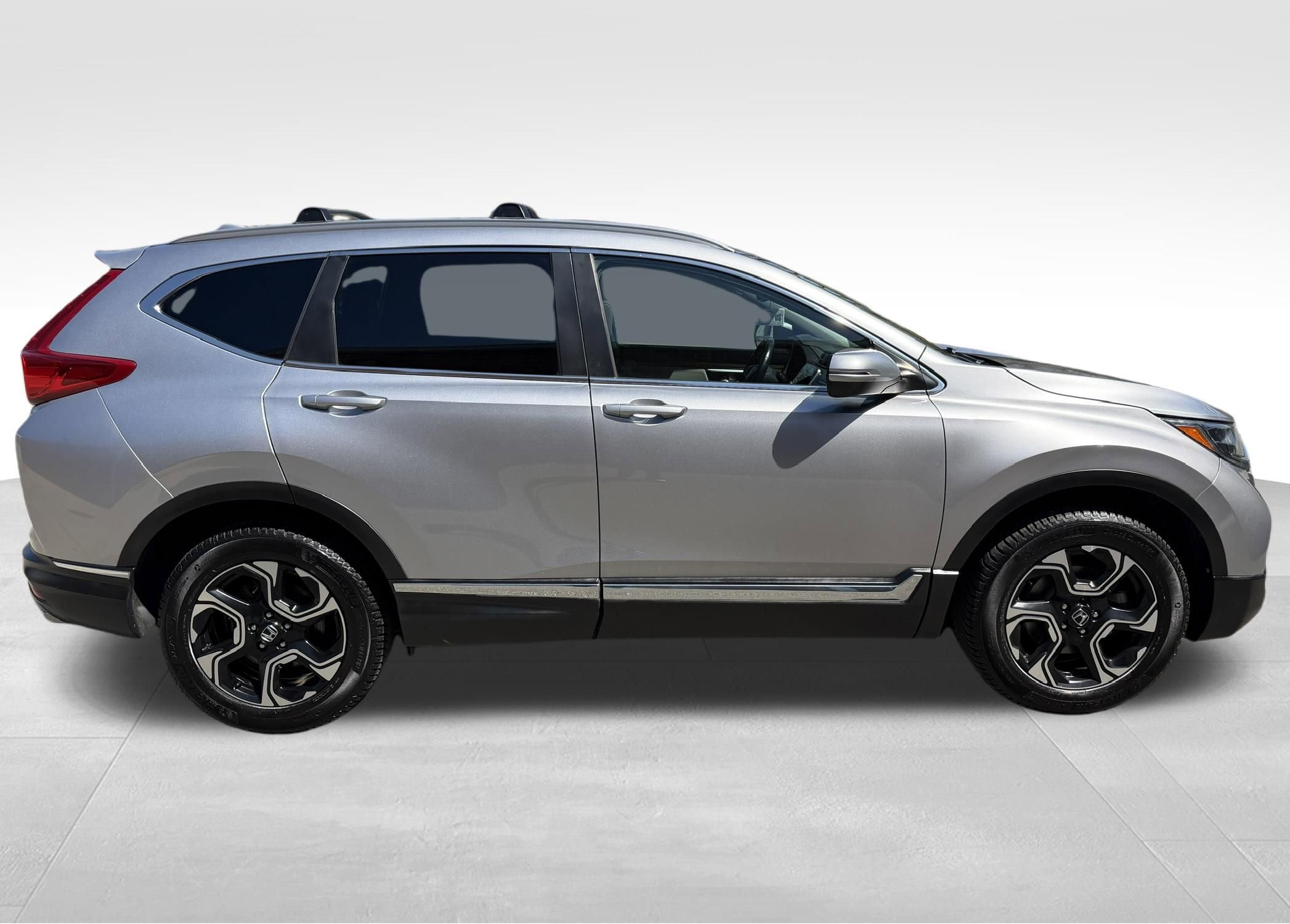 Used 2018 Honda CR-V Touring image 4