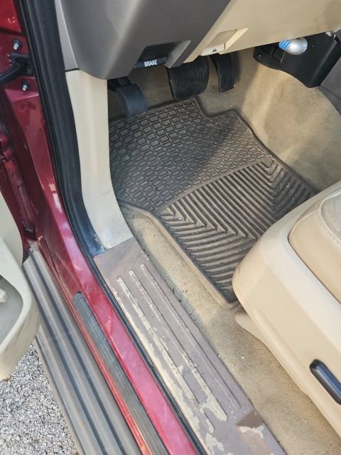 Used 2014 Ford Expedition EL XLT w/ Equipment Group 202A AWD/4WD image 4