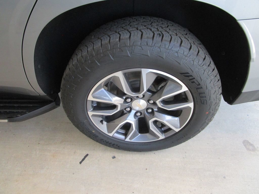 Used 2023 Chevrolet Tahoe LT w/ Luxury Package RWD image 12