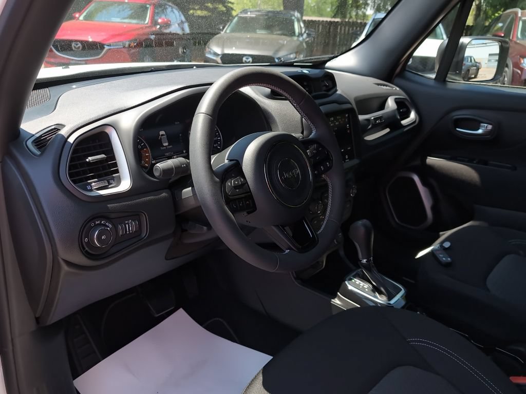 Used 2021 Jeep Renegade Latitude w/ Luxury Group II AWD/4WD image 14
