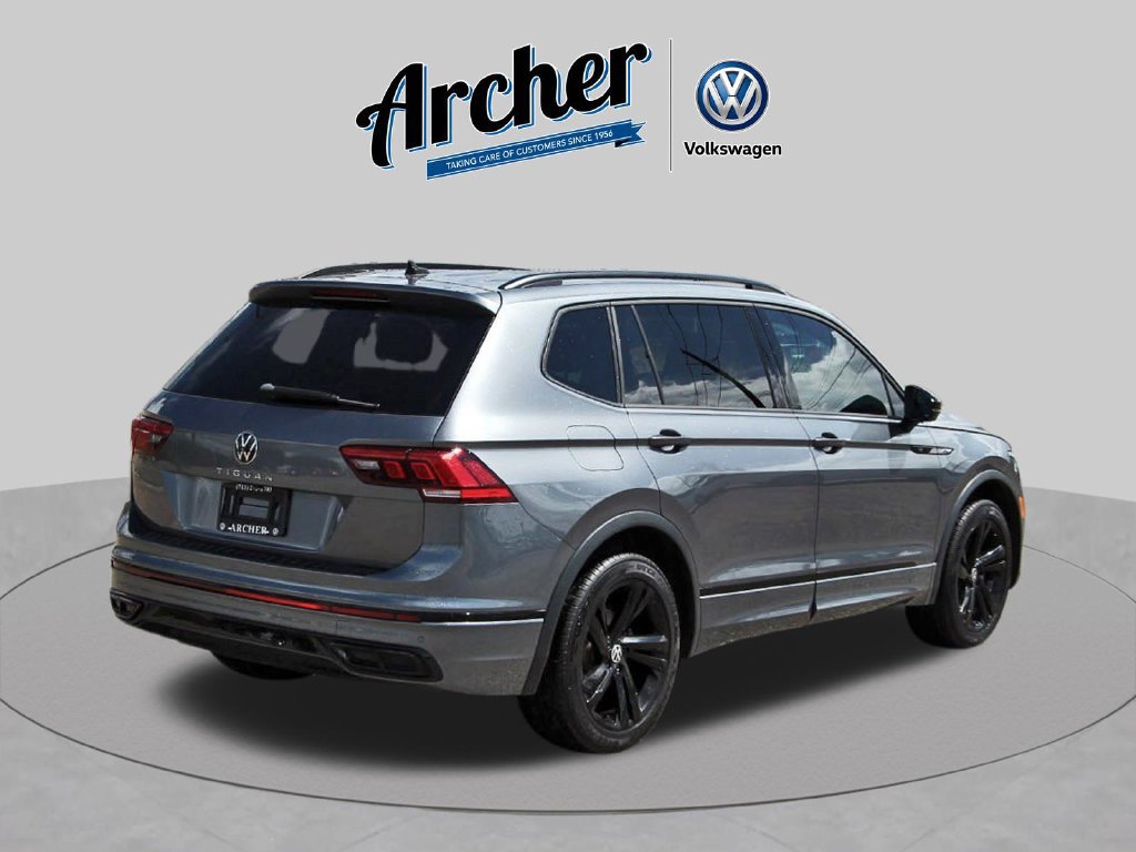 Used 2023 Volkswagen Tiguan SE R-Line FWD image 8