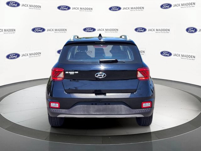 Used 2022 Hyundai Venue SEL FWD image 4