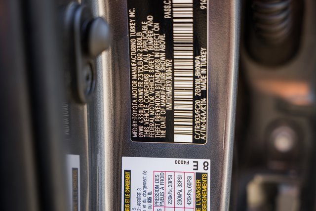 Used 2018 Toyota C-HR XLE image 34