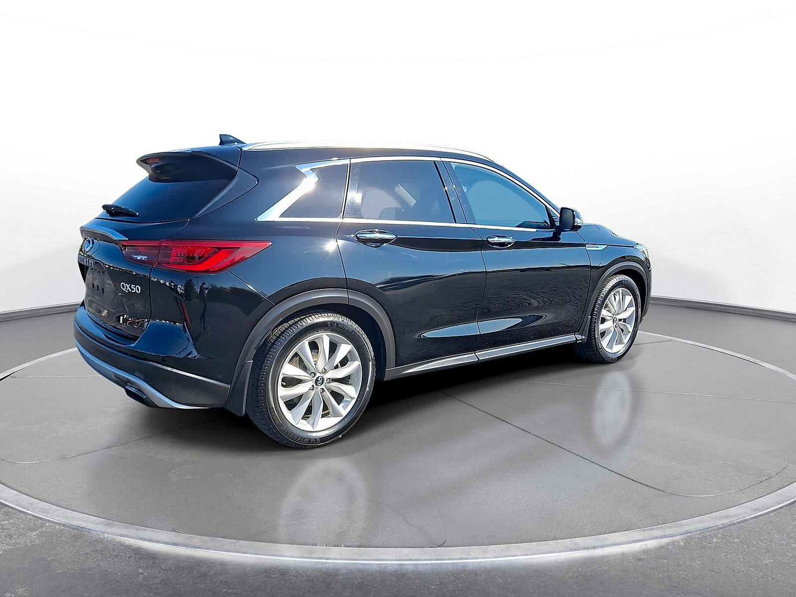 Used 2019 INFINITI QX50 Essential w/ Premium Heat Package AWD/4WD image 8