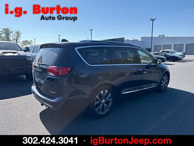 Used 2019 Chrysler Pacifica Limited w/ Tire & Wheel Group FWD image 3