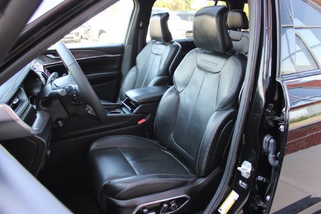 Used 2025 Jeep Grand Cherokee L Overland w/ Luxury Tech Group IV AWD/4WD image 13