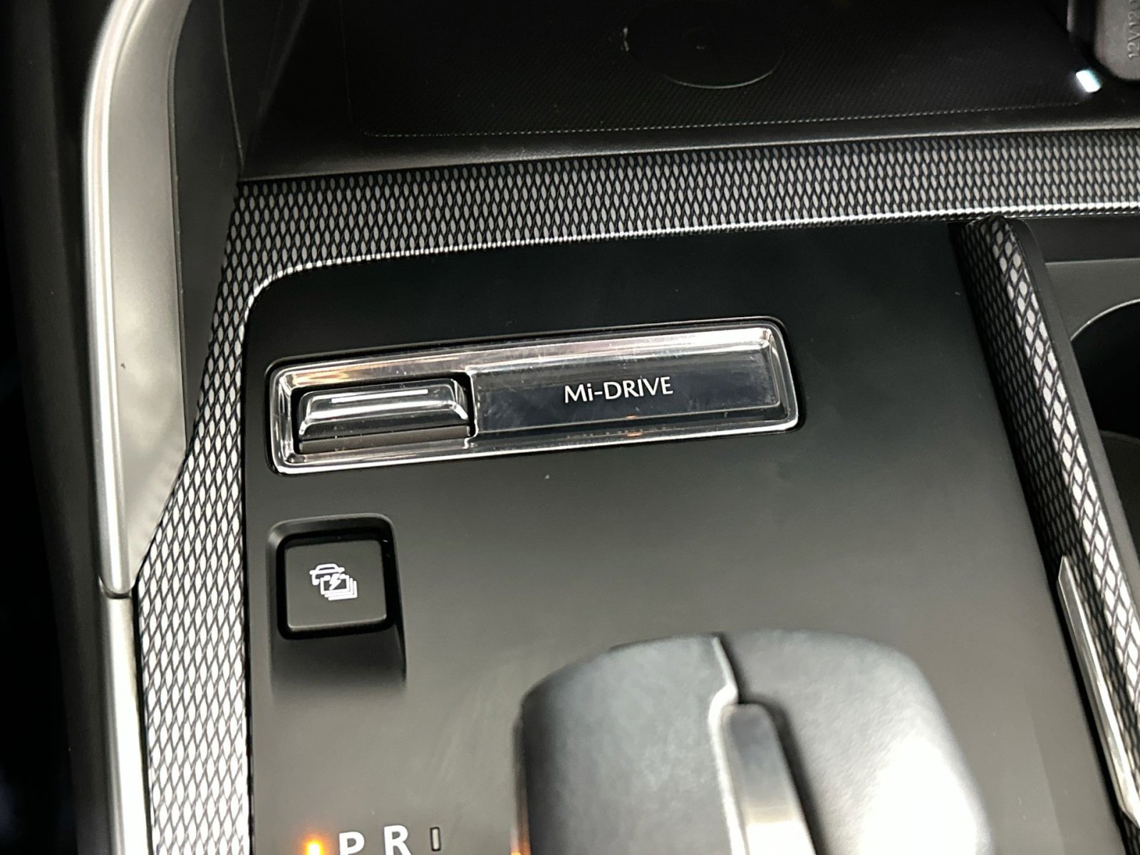 Used 2024 MAZDA CX-90 Plug-In Hybrid w/ Premium Pkg image 25