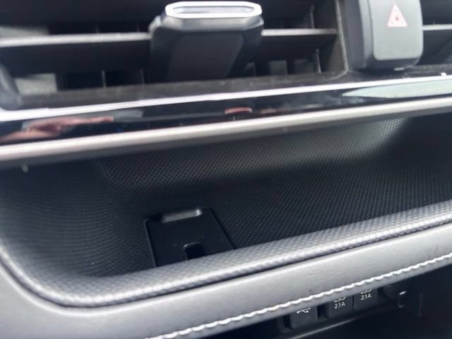 Used 2021 Toyota Highlander XLE AWD/4WD image 27