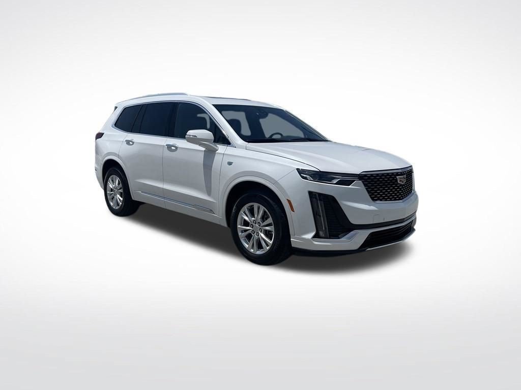 Certified 2025 Cadillac XT6 Luxury FWD image 8