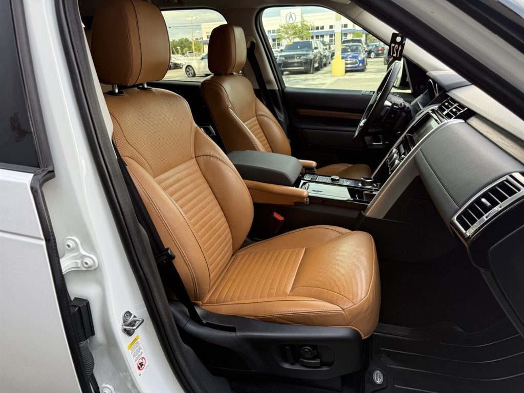 Used 2017 Land Rover Discovery HSE AWD/4WD image 17