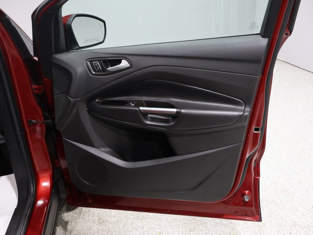 Used 2017 Ford Escape SE w/ SE Leather Comfort Package image 19