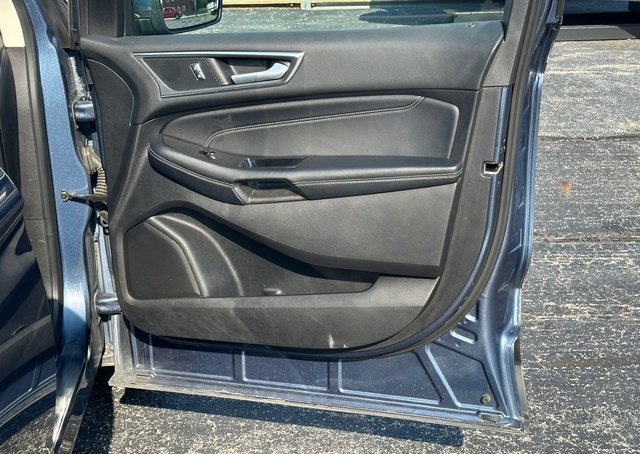 Used 2018 Ford Edge Titanium image 17