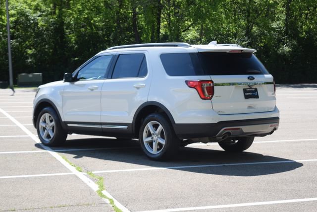 Used 2017 Ford Explorer XLT w/ Equipment Group 202A AWD/4WD image 25