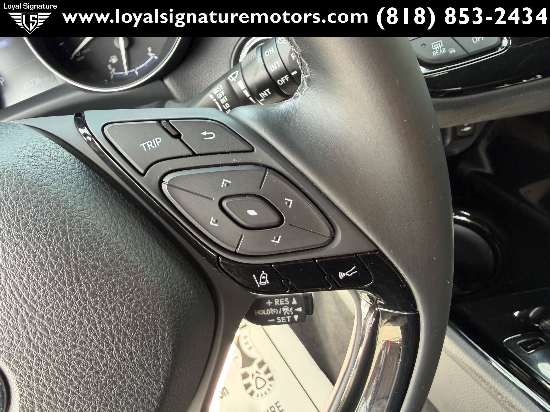 Used 2019 Toyota C-HR XLE FWD image 28