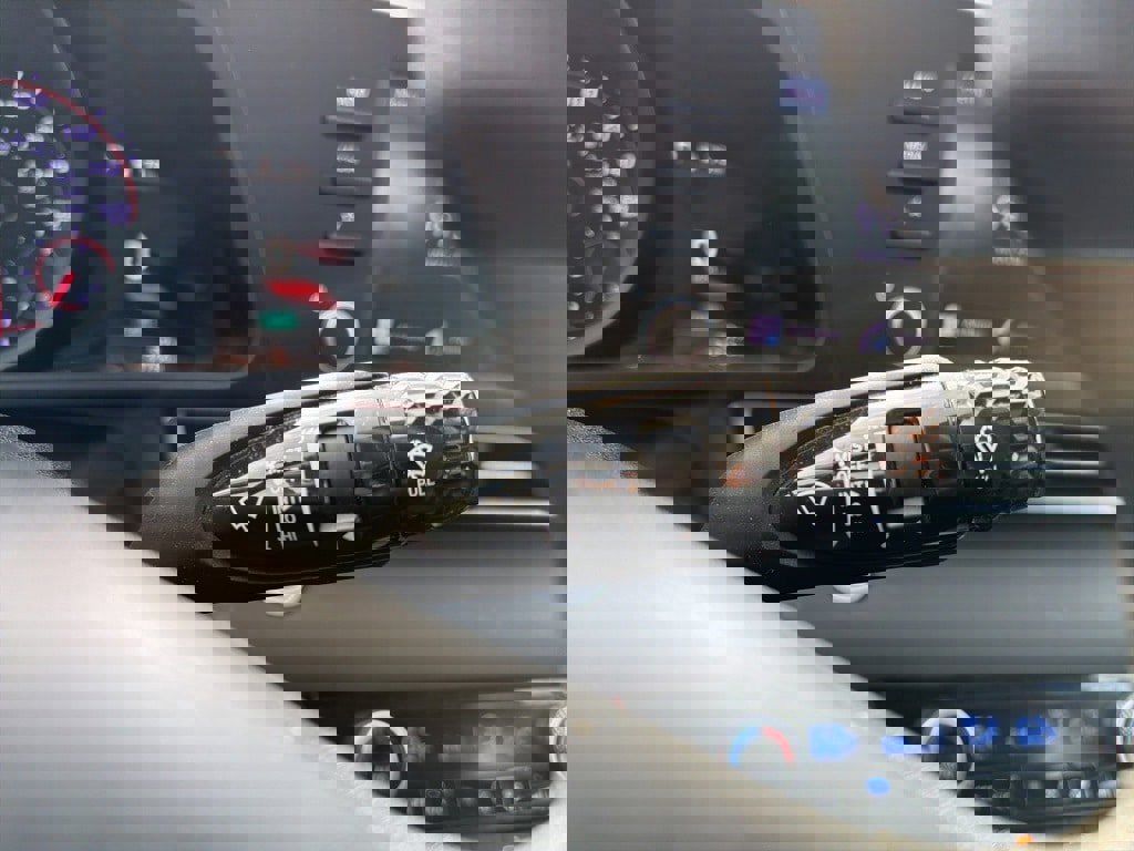 Certified 2022 Hyundai Elantra SEL image 31